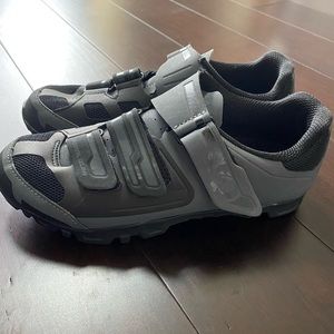 Pearl Izumi cycling spin shoes